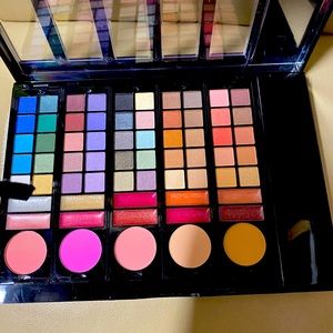 Make up pallet “brand new”